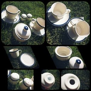 Tienshan dinner and China.
Kitchen ware.